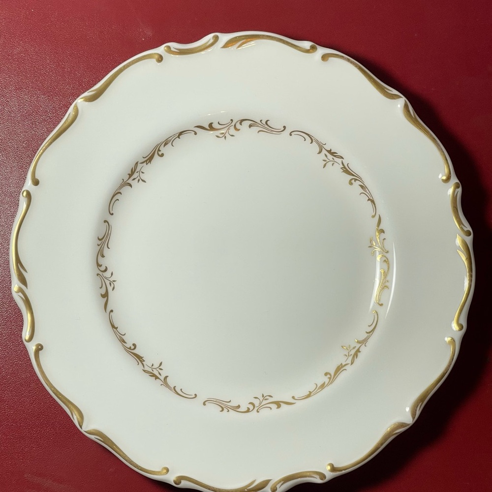 Royal Doulton Richelieu Fine Bone China Plate – Gold Scroll Rim, England